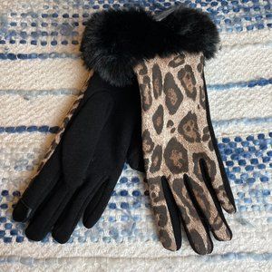 Marcus Adler Women's Black & Cheetah Print Touchscreen Stretch w/ Faux Fur Trim